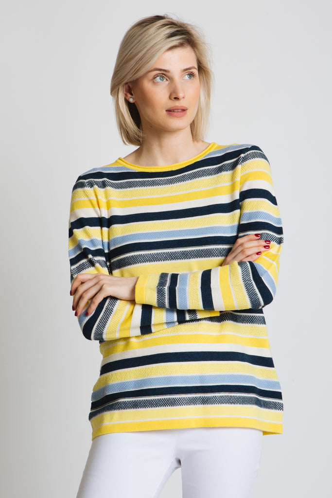 Wonderful mix of colours and textured to create this lovely summer sweater. Round neck, long sleeve, classic fit